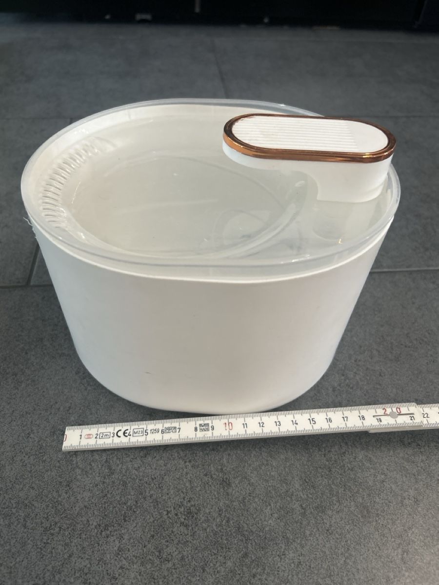Stagni & Fontane ornamentali: Trinkbrunnen Katze Weiss mit USB Kabel  – Usato da Mühledorf SO venduto da Dania77 8