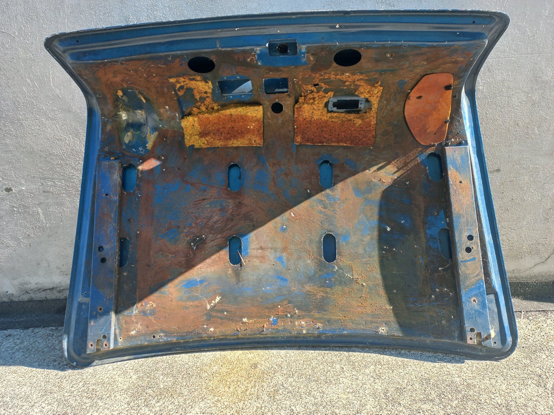 Tutti pezzi di ricambio auto: Oldtimer Rolls - Royce Silver Shadow Kofferdeckel Aluminium – Usato da Dulliken venduto da mopar030 2