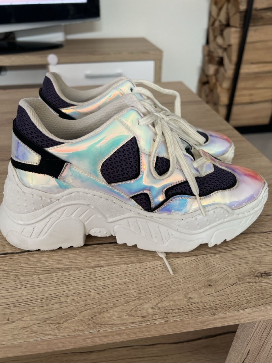 Scarpe da donna: Damenschuhe Sneaker glänzend Grösse 38 – Usato da Diegten venduto da kip_wg9z 2