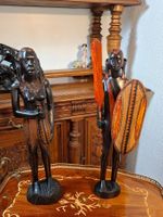 Paar afrikanische Skulpturen aus Massivholz handgeschnitzt