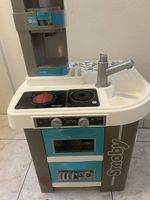 Smoby Kinderkueche mit Zubehoer bespielt
