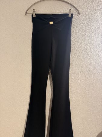 Pantalon noir ZARA, taille S, évasé - Élégant et tendance!