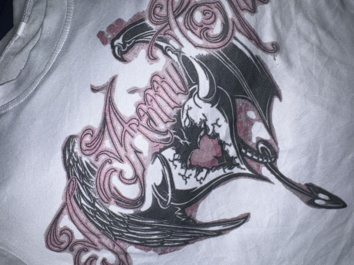 T-shirt: White Graphic Tee Y2K – Usato da Zofingen venduto da cva_w7vn 1