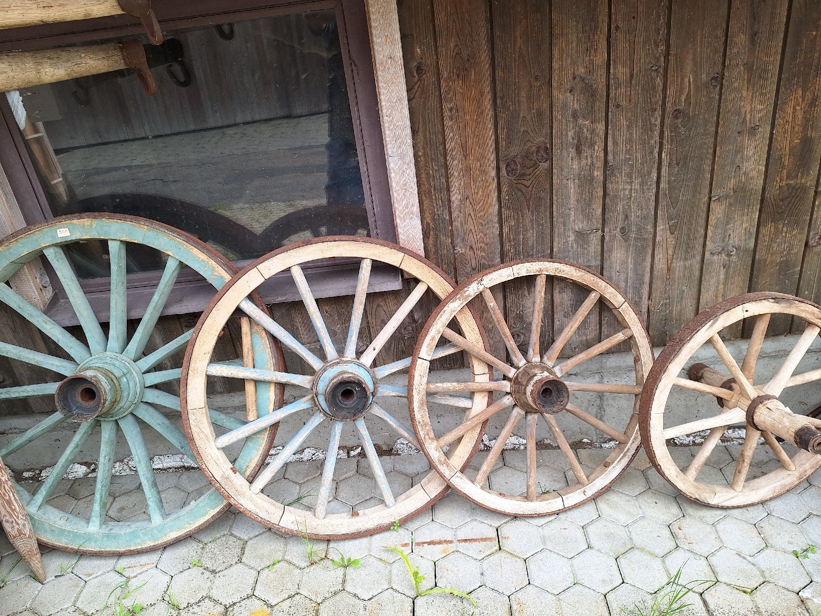 Alle Dekorationen: 4 Alte Wagenräder, Deko-Objekt,   Vintage! – Gebraucht aus Schangnau von Arnika56