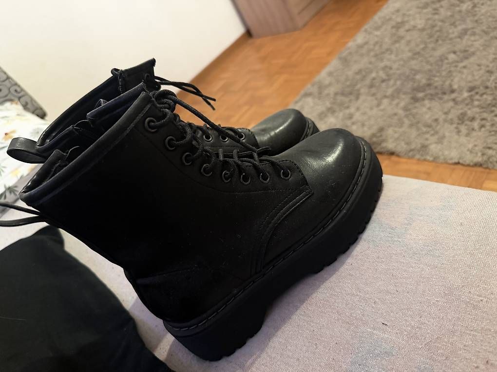 Scarpe da donna: Stiefel neu  – Usato da Fribourg venduto da qen_sj87