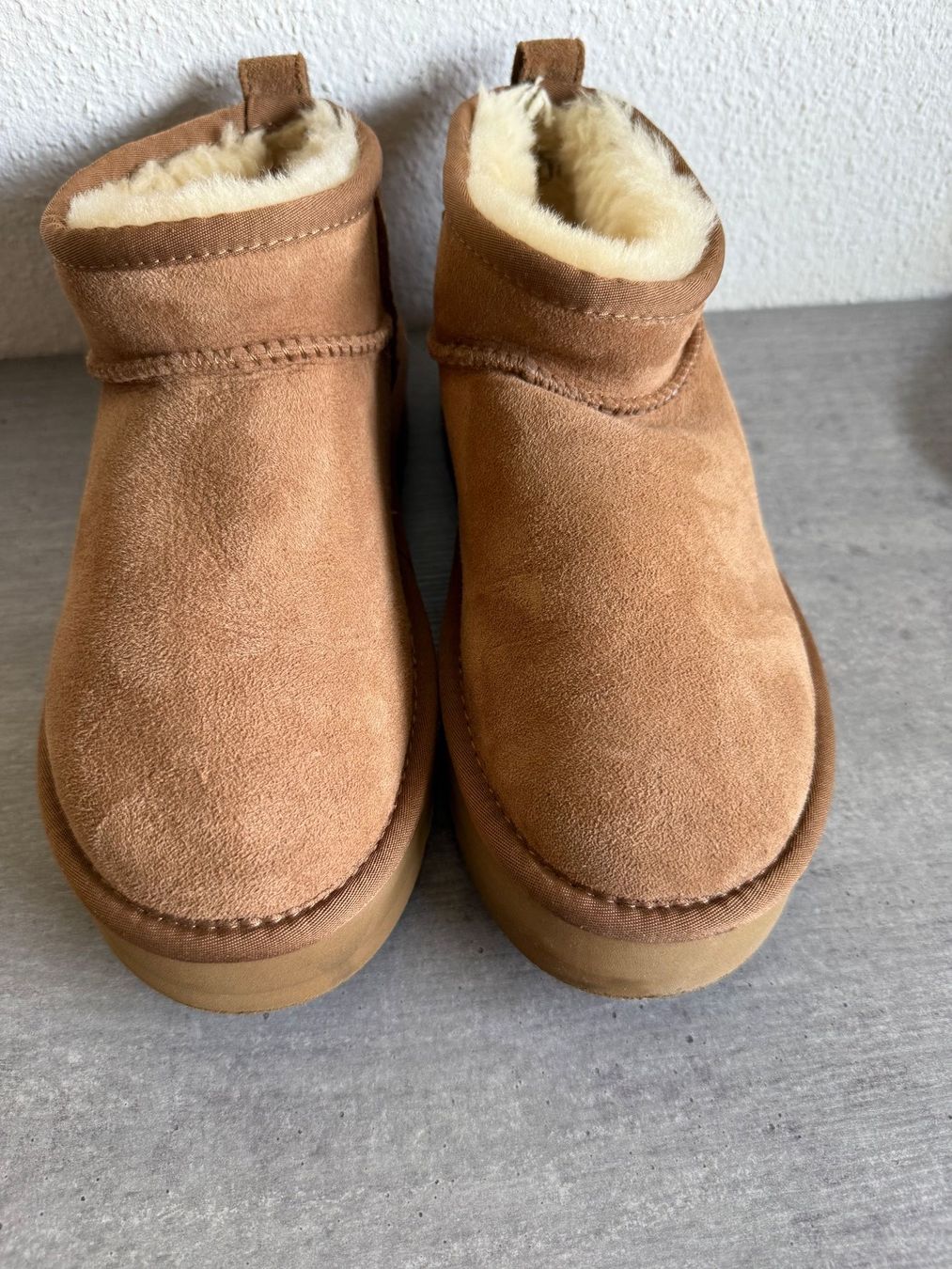 Ugg Chaussures hommes: UGGs ultra mini plateforme 38 – D'occasion à Meyrin par Steph_g28 1