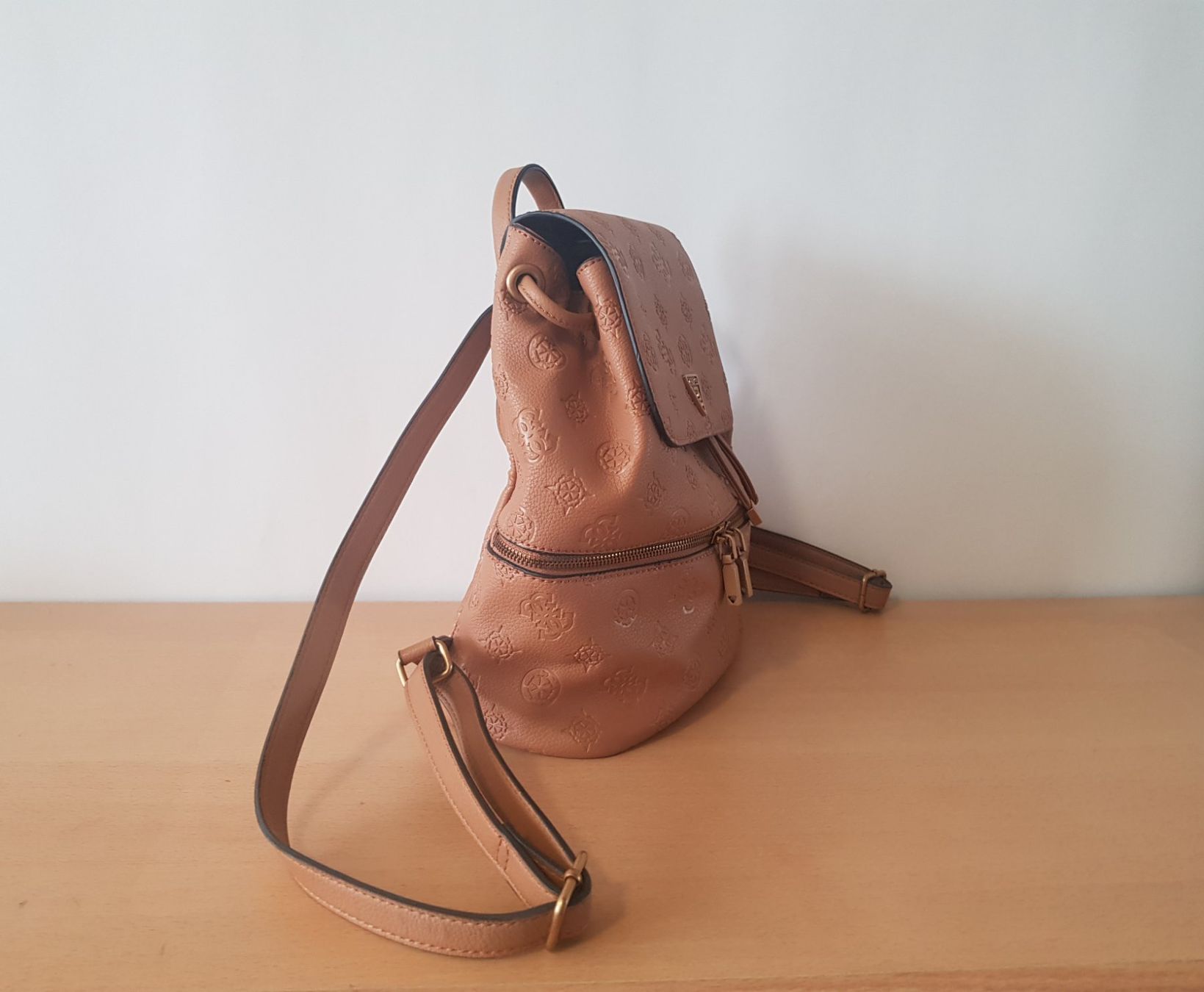 Guess Rucksäcke: Guess Rucksack – Gebraucht aus Basel von Birs868 2