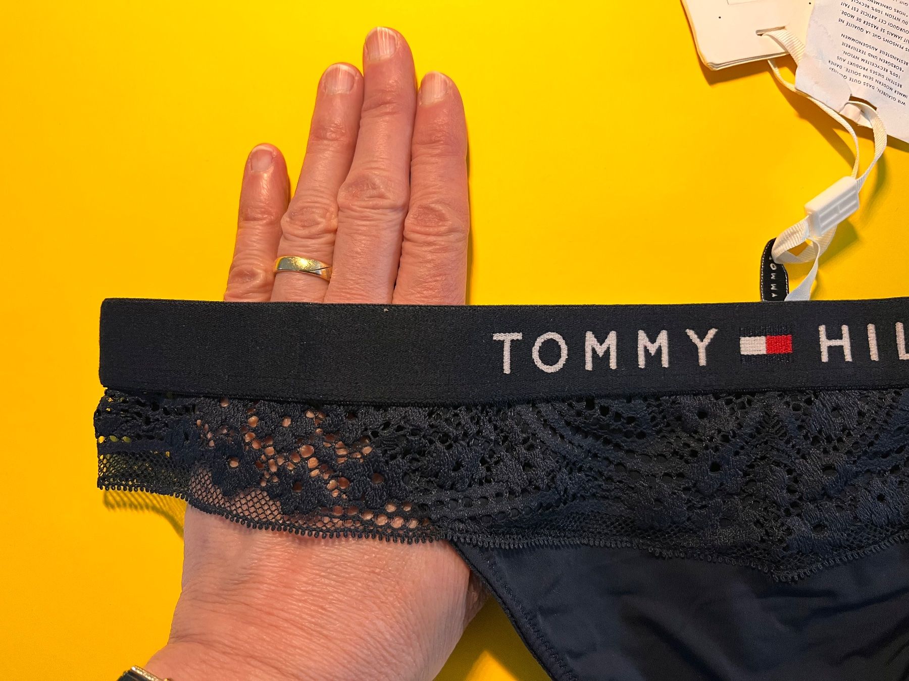 Tommy Hilfiger Altra biancheria intima: Spitzen-String, TOMMY HILFIGER, Grösse XL, Dunkelblau – Nuovo e nell'imballaggio originale da Rudolfstetten venduto da gst_g7xl 1