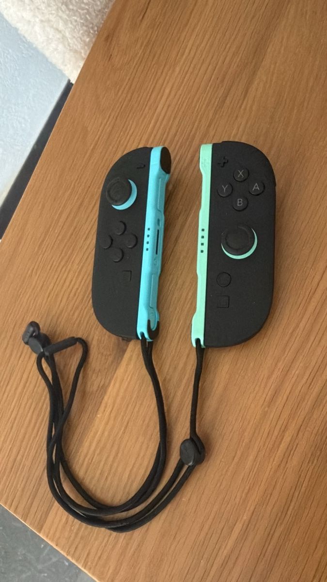 Nintendo Consoles: Nintendo Switch 2 mit Zwei Spiele – D'occasion à Diegten par enr_2hmp 2