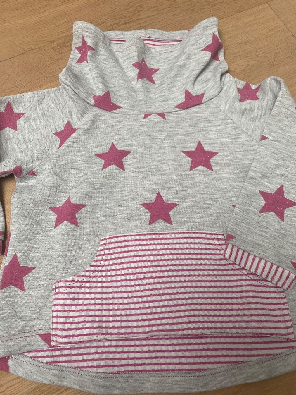 Maglioni & Felpe: Schöner selbstgenähter Pullover Gr.ca 104 – Usato da Arnegg venduto da Not2Miss 2