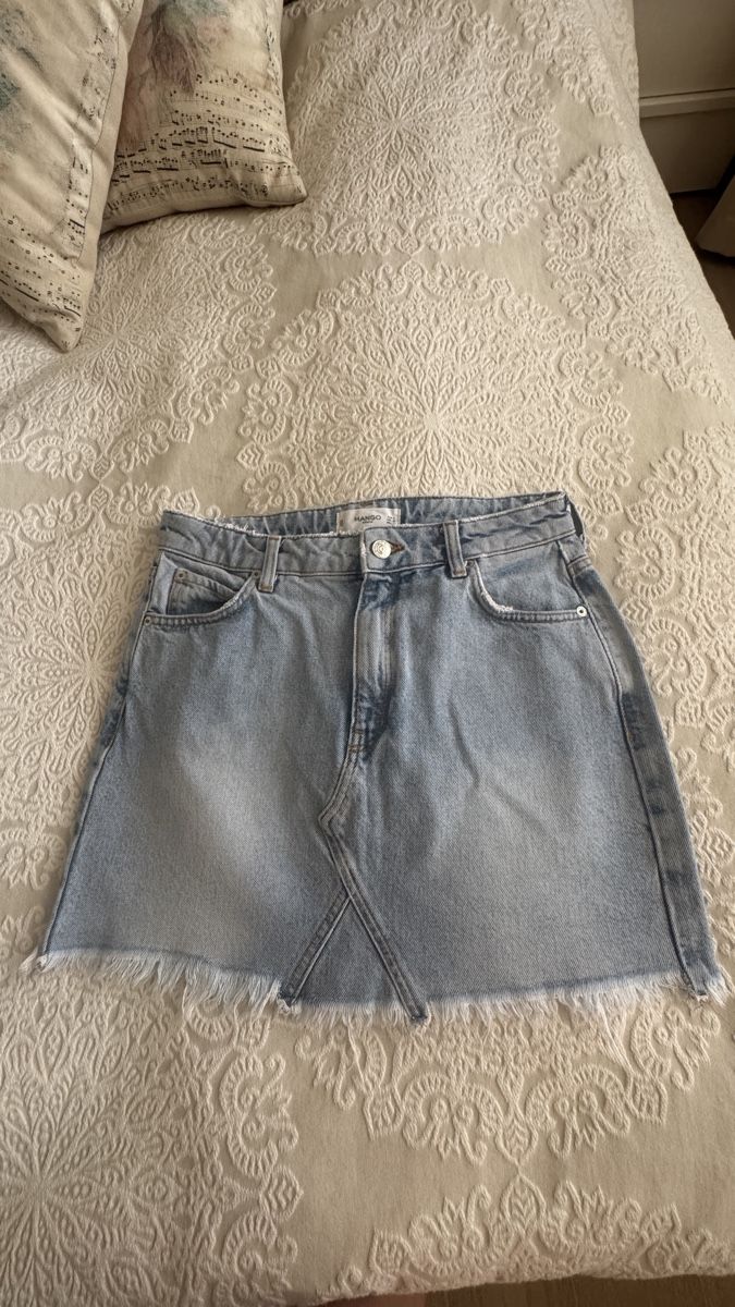 Mango Gonne: Jeansrock im Destroyed-Look   – Nuovo (secondo la descrizione) da Hünenberg See venduto da Schulers