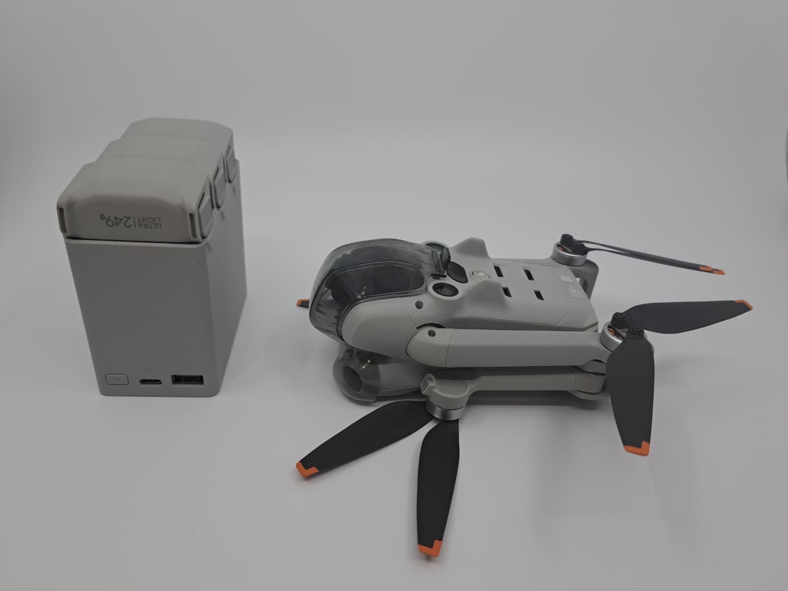 DJI Modellismo RC: DJI Mini 4 Pro Fly More Combo + Télécommande RC2 – Usato da Yverdon-les-Bains venduto da sim_wmq7 3