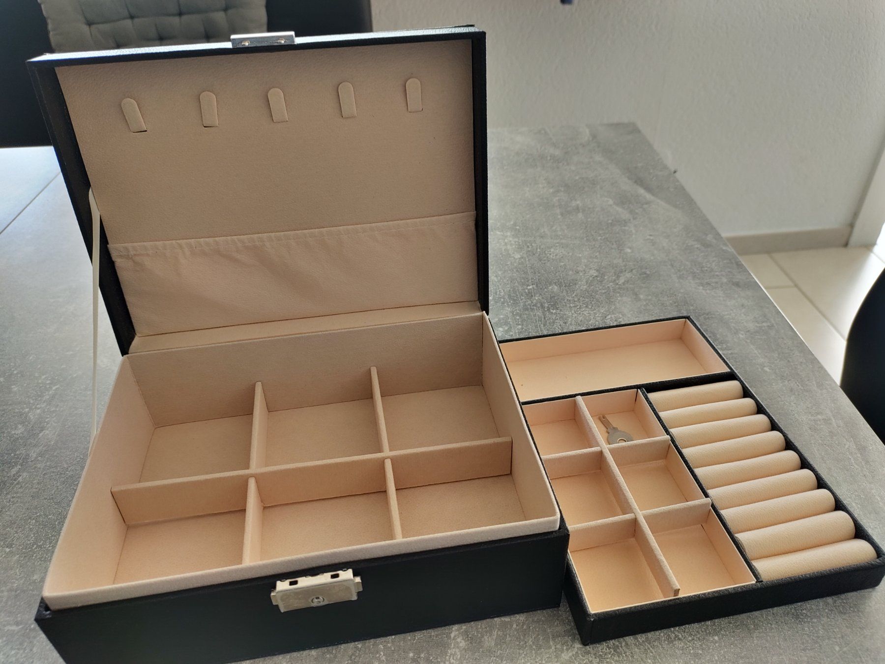 Portagioie: Schmuck Box abschliessbar (schwarz) – Nuovo e nell'imballaggio originale da Langenbruck venduto da Gumsi 1