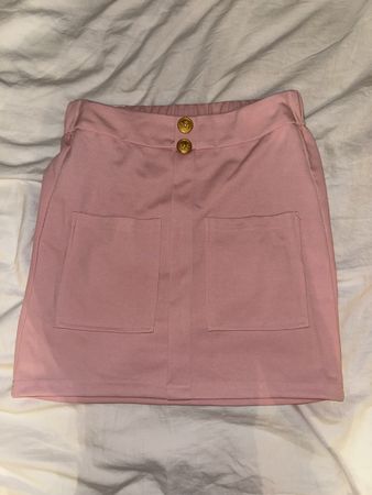 Minirock rosa mit Zierknöpfen und Taschen guter Zustand