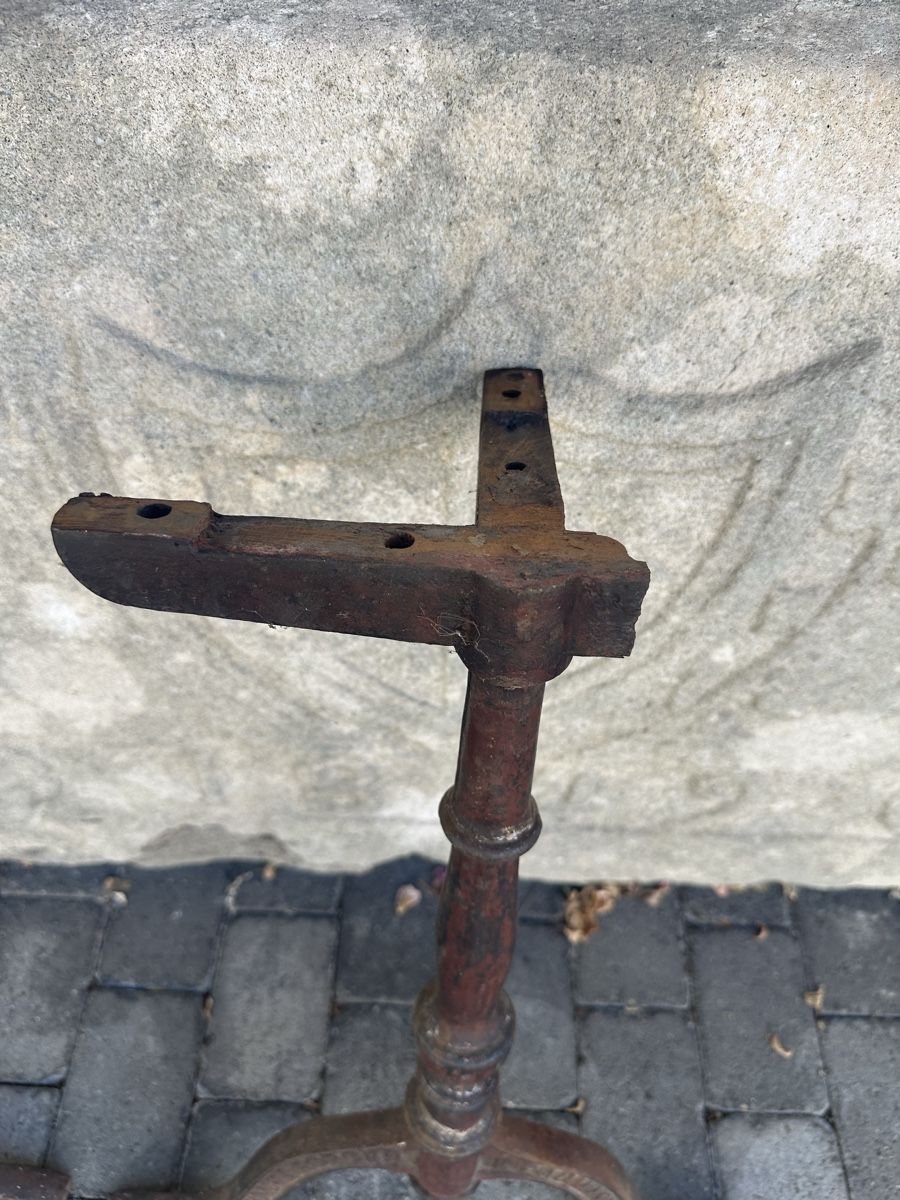 Altri mobili d'antiquariato: Tischbeine Gusseisen Horgen Glarus – Usato da Villmergen venduto da Bezdupe 4