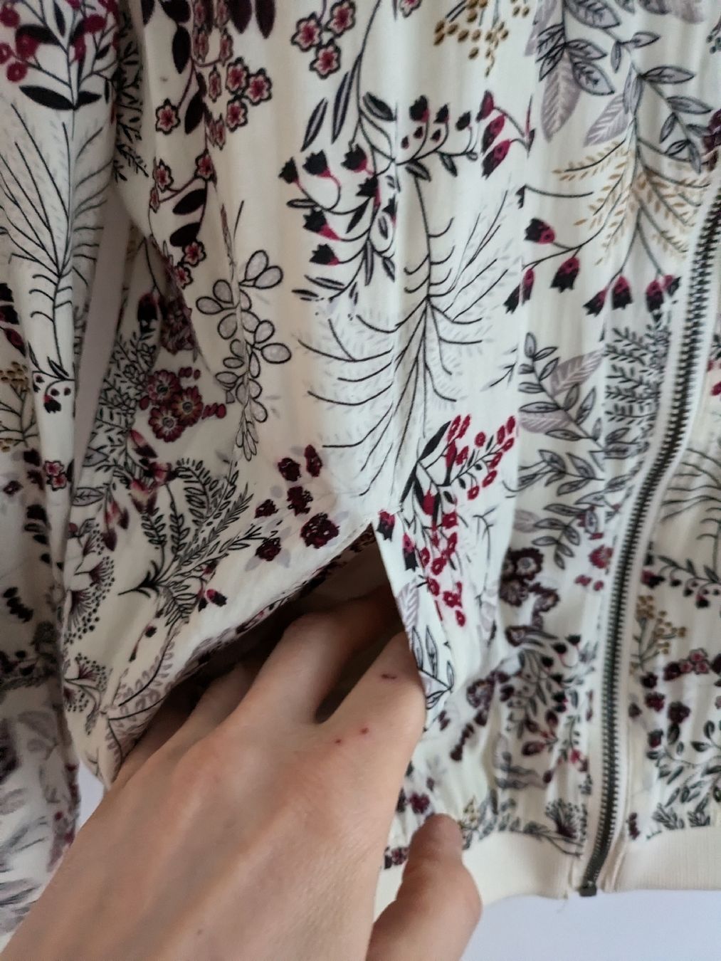 Only Jacken: Bomberjacke ONLY blumenmuster Grösse 34  – Gebraucht aus Rorschach von olg_5qq2 3
