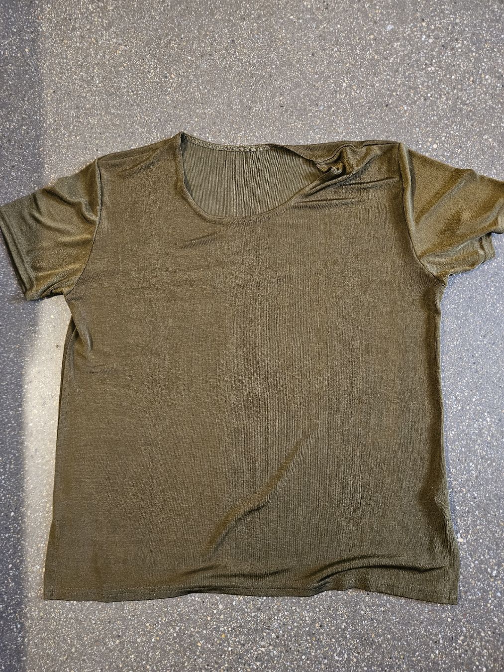 T-Shirts: Damen Shirt glitzernes olive Grösse L  – Neu (gemäss Beschreibung) aus Anwil von tamoos 3