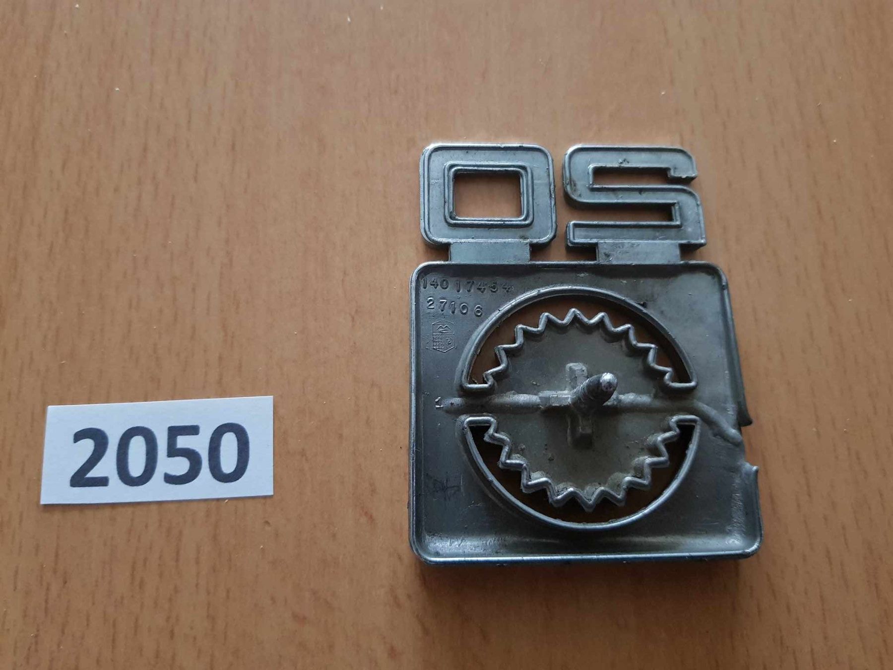Chevrolet Alle Autoersatzteile: Emblem von Chevrolet " 20 " – Gebraucht aus Niedergösgen von usc_l8gm