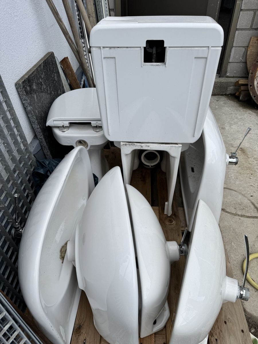 Laufen WC: LAVABO, WC 10CHF PRO STÜCK – Usato da Orpund venduto da dizi.98