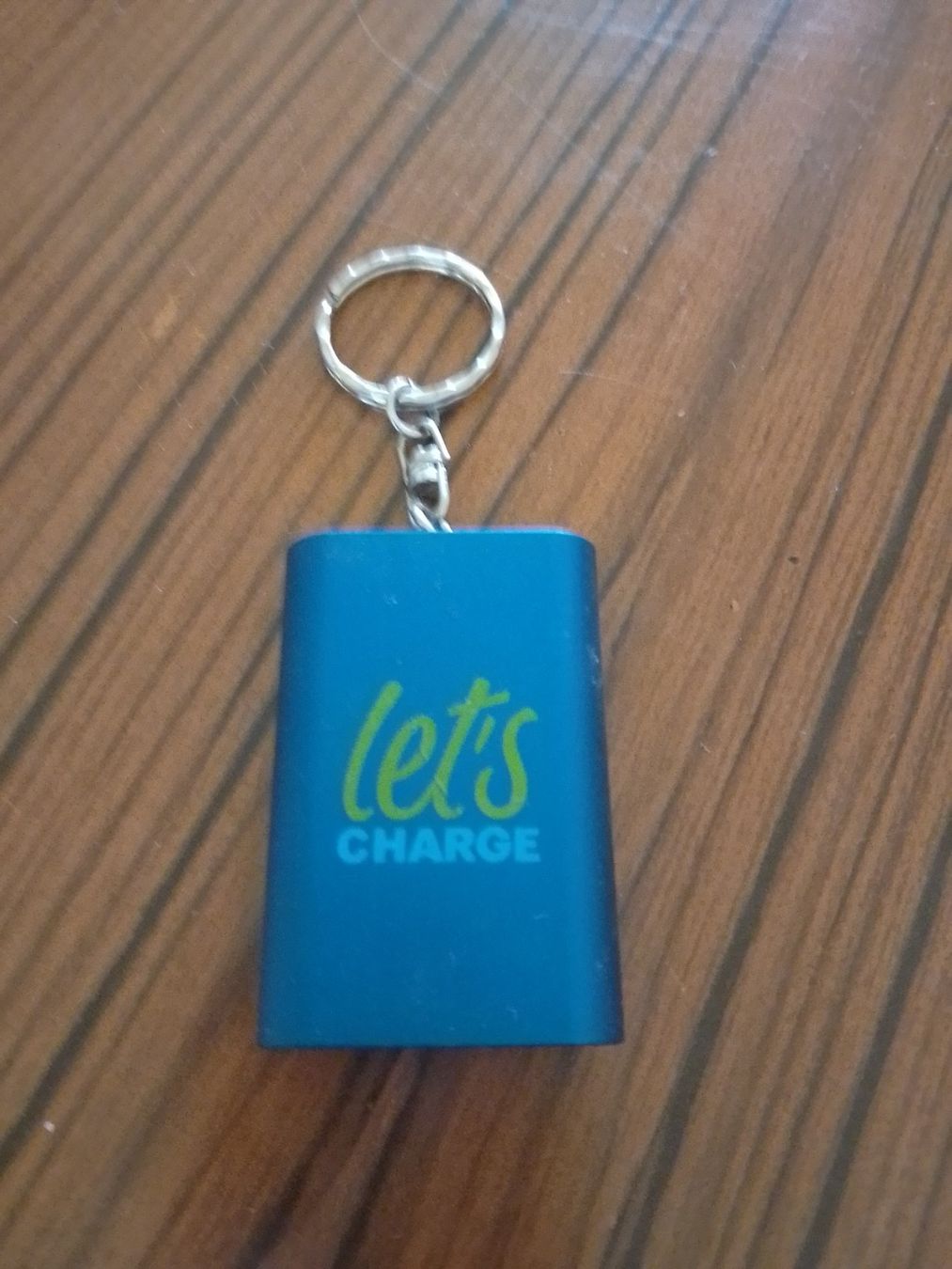 Akkus: 1 chargeur camel.ch – Gebraucht aus yverdon-les-bains von polochristophe