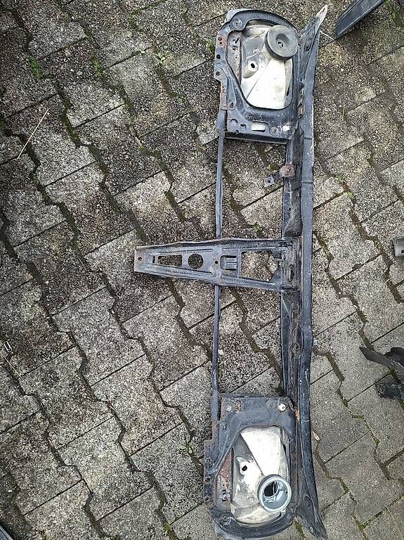 VW Tutti pezzi di ricambio auto: Schlossträger - Jetta 2 – Usato da Wattwil venduto da Domiii04 1