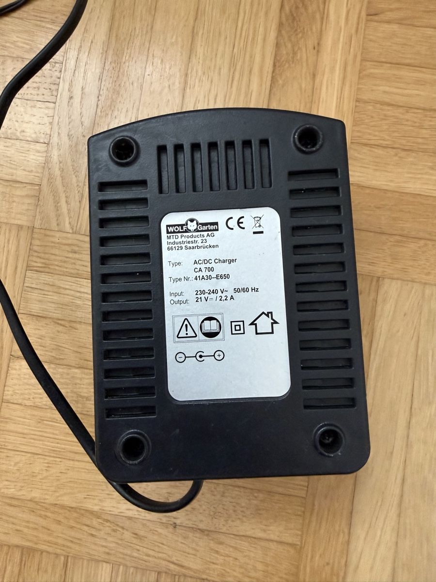 Caricabatterie: Wolf Garten AC/DC CA 700 Charger Ladegerät – Usato da St. Gallen venduto da besi97 3