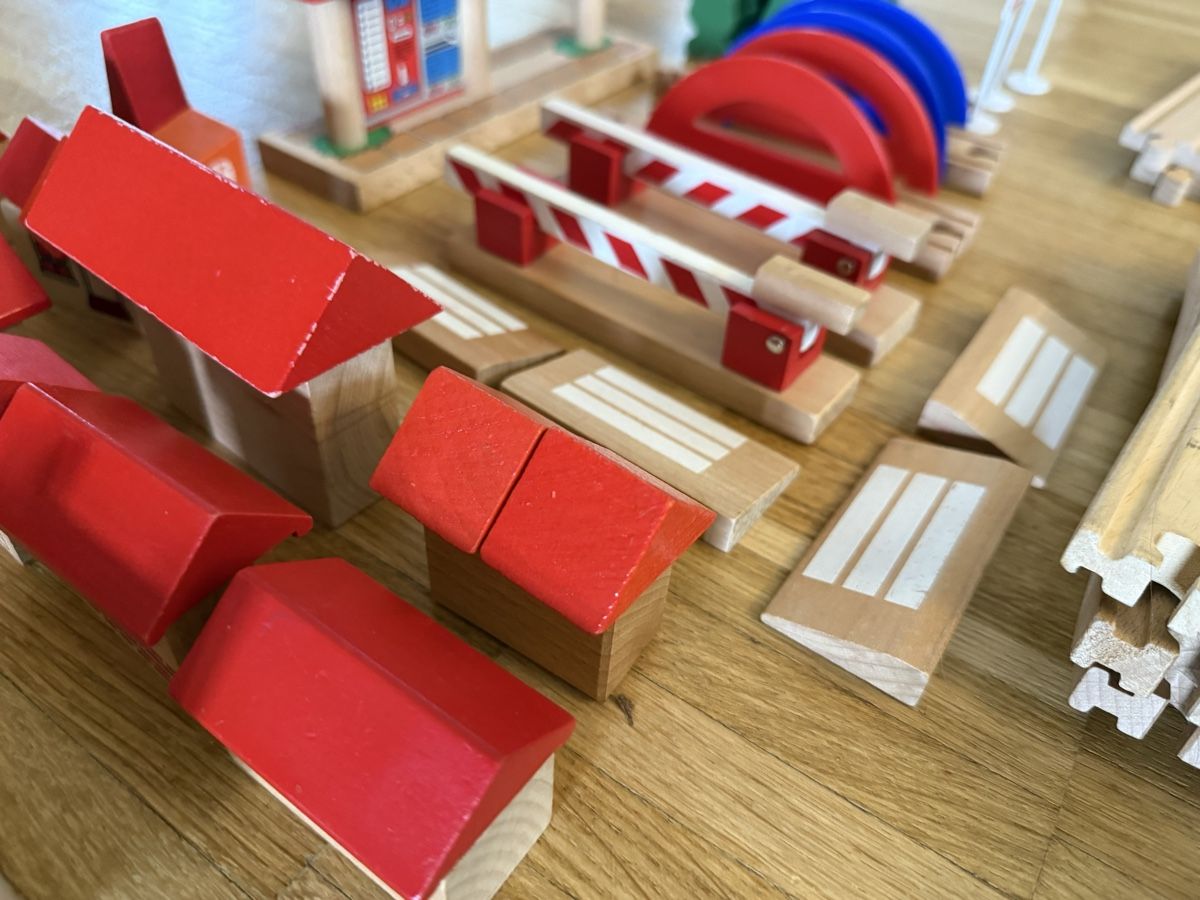 Brio Spielzeuge: Grosses BRIO Holzeisenbahn-Set – Gebraucht aus Zürich von hesails 9