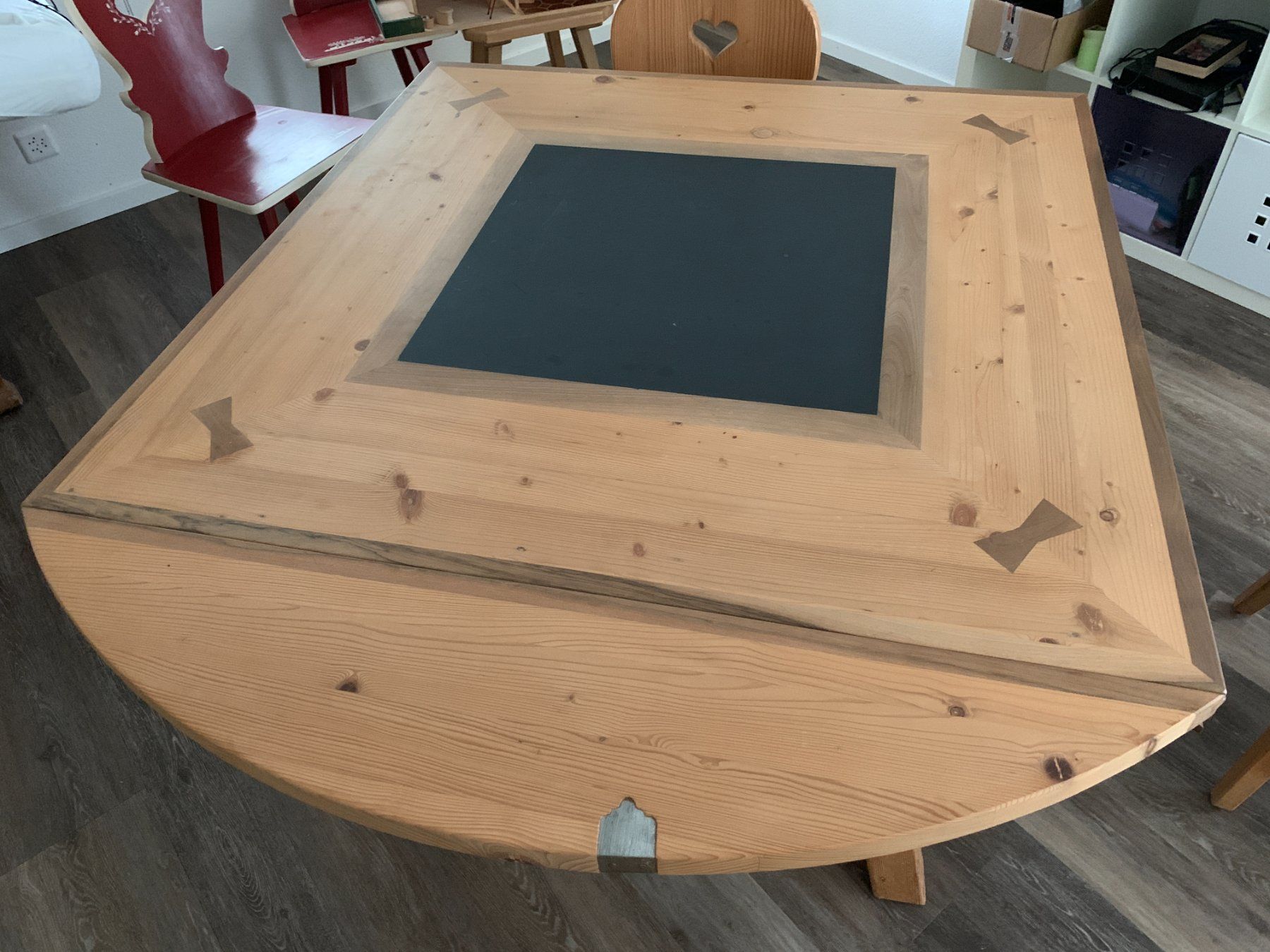 Set di tavolo e panche: Table carrée + 4 chaises vieux sapin ciré – Usato da Dübendorf venduto da flo_zds2 1