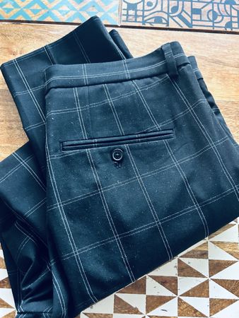 Elegante H&M Stoffhose Gr. 32 / 44, schwarz kariert