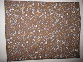 Baumwollstoff braun mit bunten Buchstaben