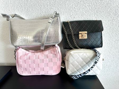 4 x Handtasche: schwarz, silber, pink und weiss, top Zustand