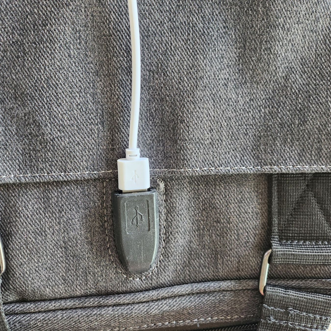 Borse: HP Notebook Tasche  Gewebe strapazierbar mit USB Anschluss – Nuovo (secondo la descrizione) da Unterägeri venduto da ani_pn8n 2