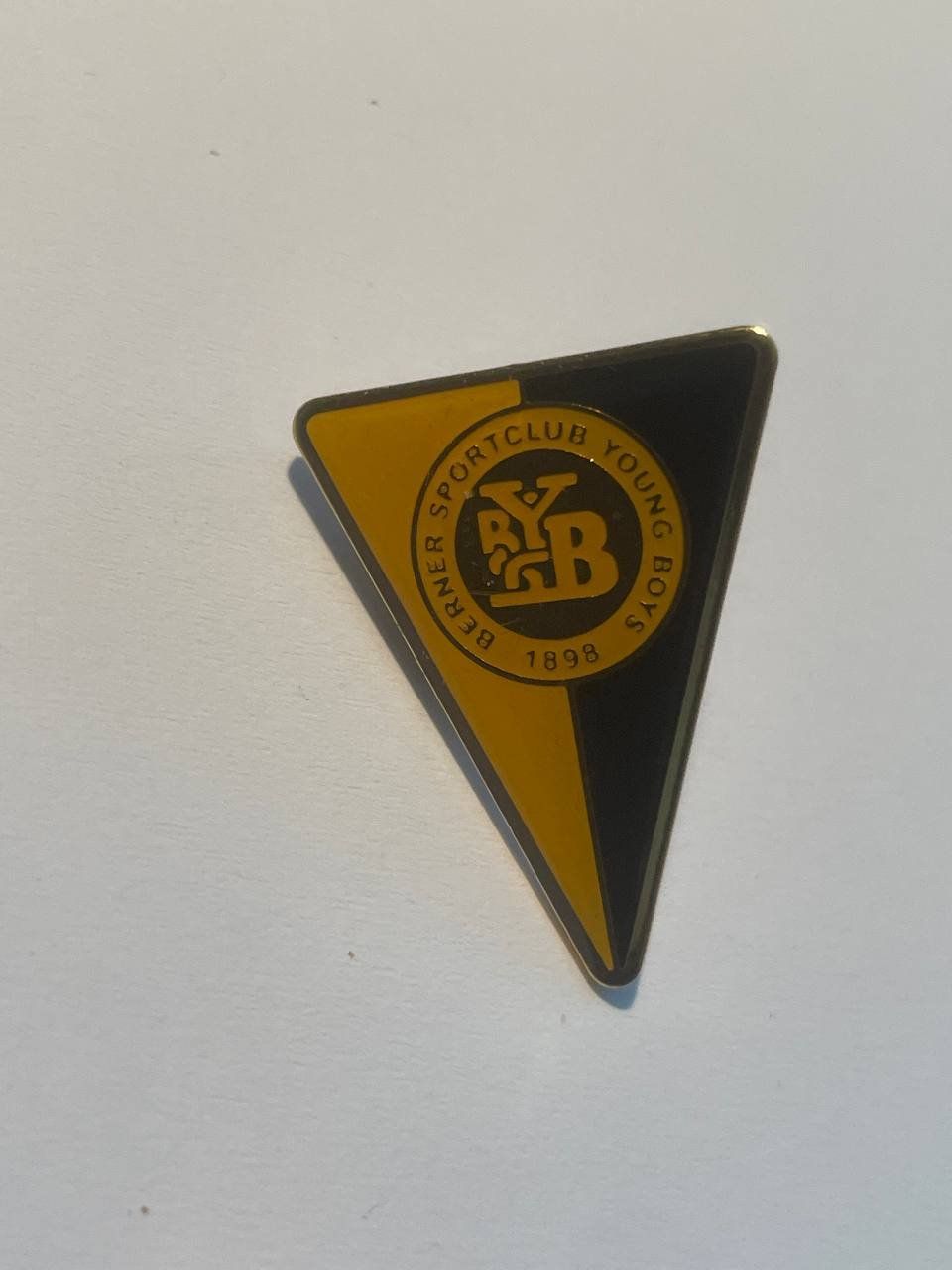 Placchette & Badge: 18. Pin - Young Boys Bern – Usato da Luzern venduto da Irek