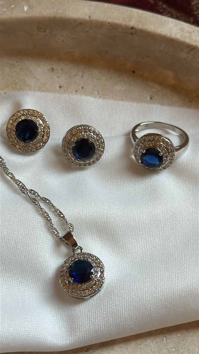 Parure De Bijoux Femme En Alliage Doré Avec Cristaux - Collier, Boucles D'Oreilles, Bracelet - Style Élégant Pour Toutes Occasions