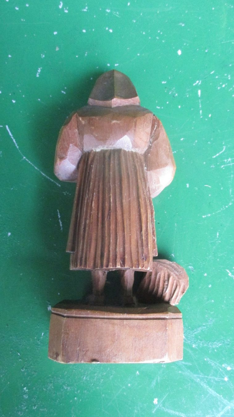 Statuette: Geschnitzte Bäuerin – Usato da Weier im Emmental venduto da waefler03 4
