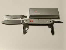 Couteau militaire suisse Victorinox  81 refait à neuf