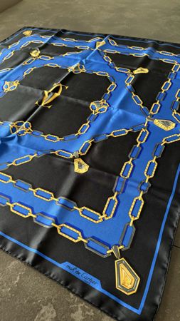 Foulard Must de Cartier Paris Vintage Soie Bleu/Noir, Luxe!