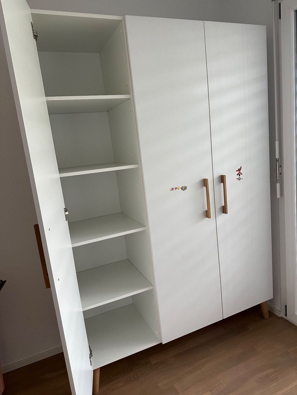 Armadi: Neuwertiger Kleider-Schrank – Nuovo (secondo la descrizione) da Tagelswangen venduto da smartbird 2