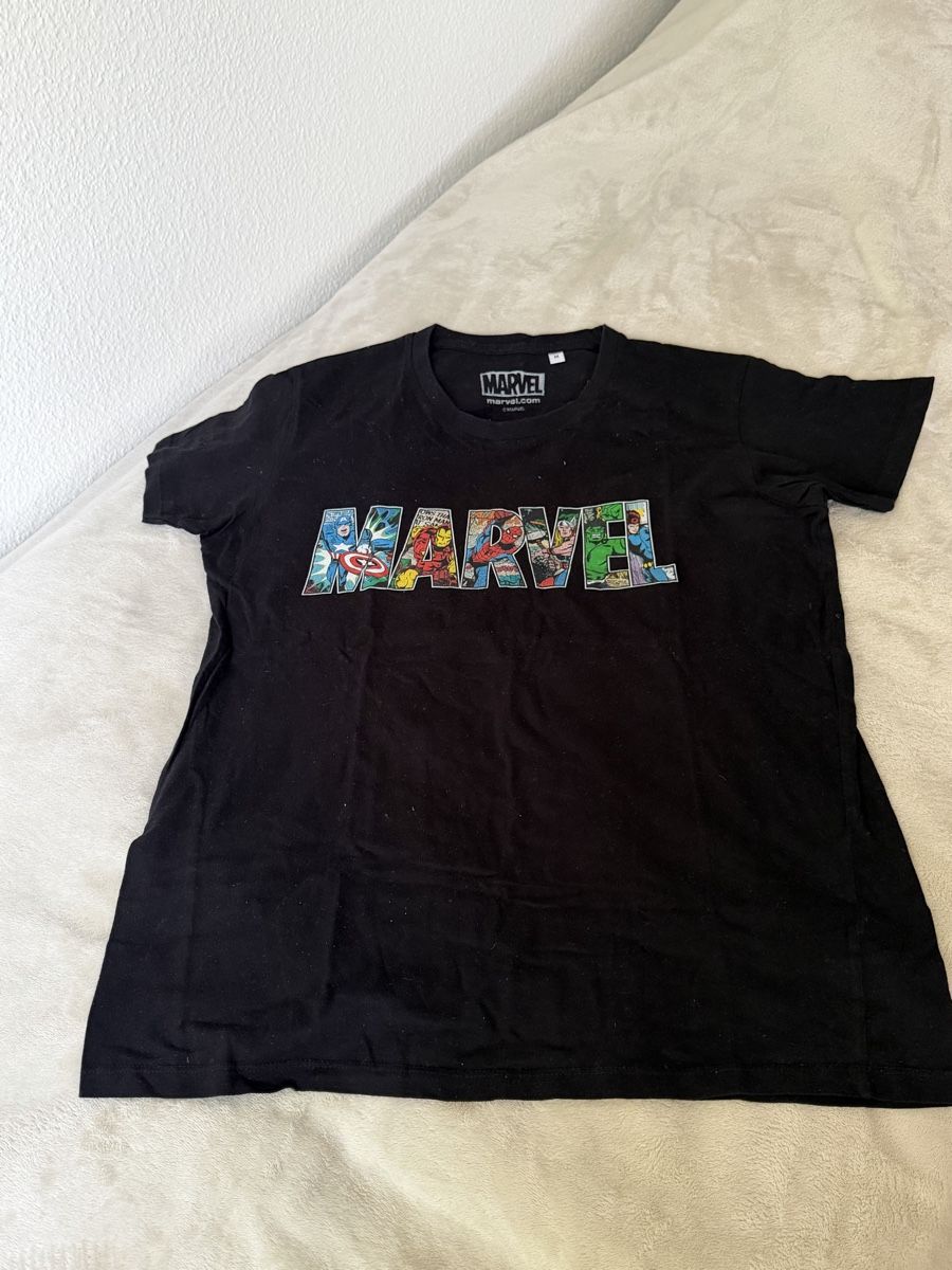 T-shirt:  T-Shirt Schwarz Grösse M  – Usato da Zürich venduto da elg_rqw7