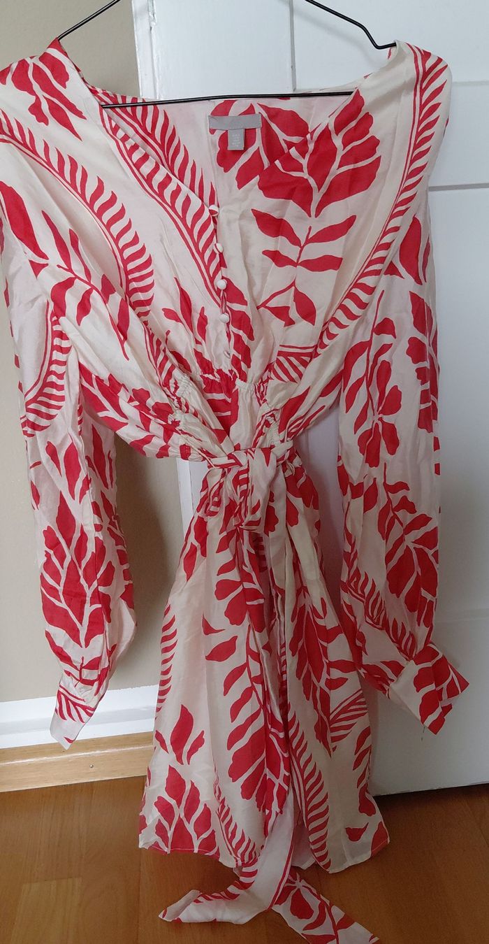 H&M Robes: Damen Kleid mit Print Grösse S – D'occasion à Basel par AnVi22