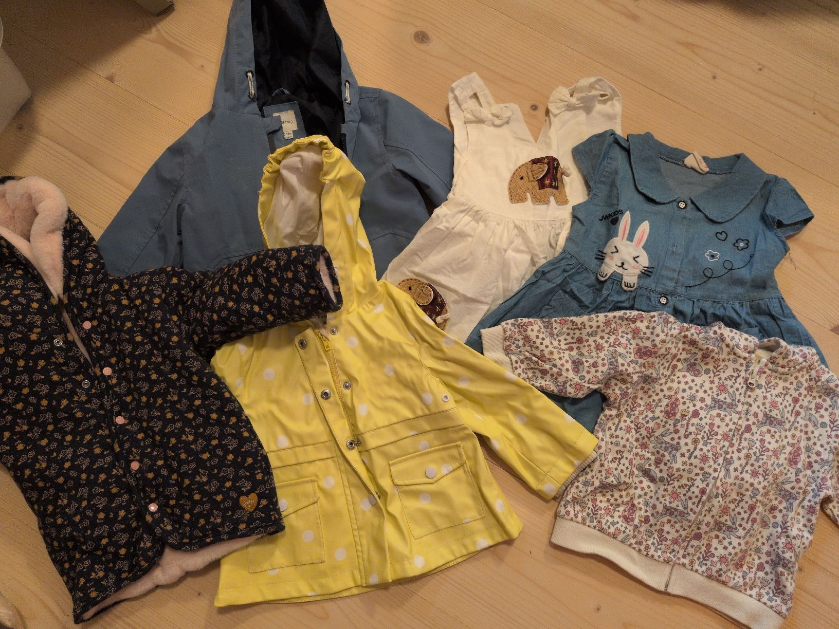 Lotti & Set di vestiti: Kleiderpaket Gr. 80 – Usato da Oberhelfenschwil venduto da Tattar 4