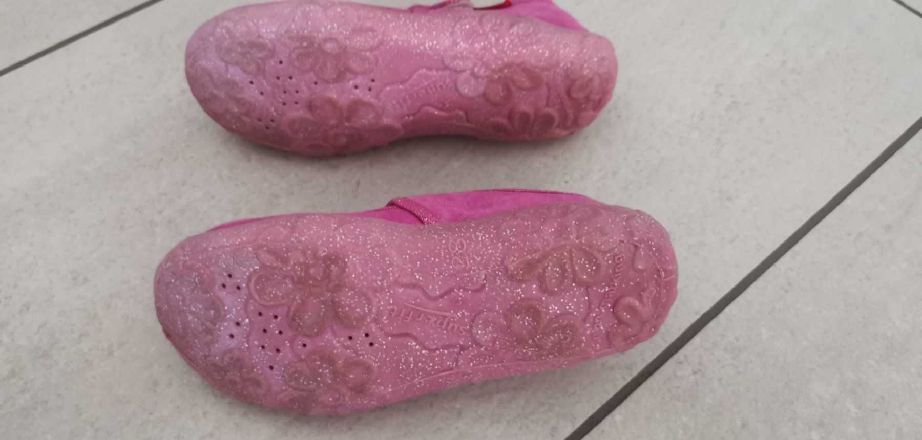 Superfit Scarpe per ragazze: Superfit Hausschuhe Gr. 28 Pink Einhorn – Usato da Benken SG venduto da Ele09 2
