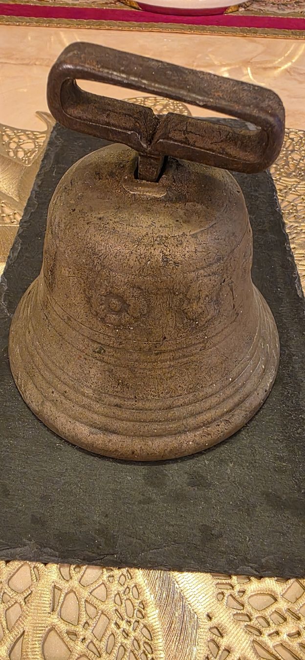 Glocken & Treicheln: Antike Bronze Glocke – Gebraucht aus Kaufdorf von Nati-Nati 4
