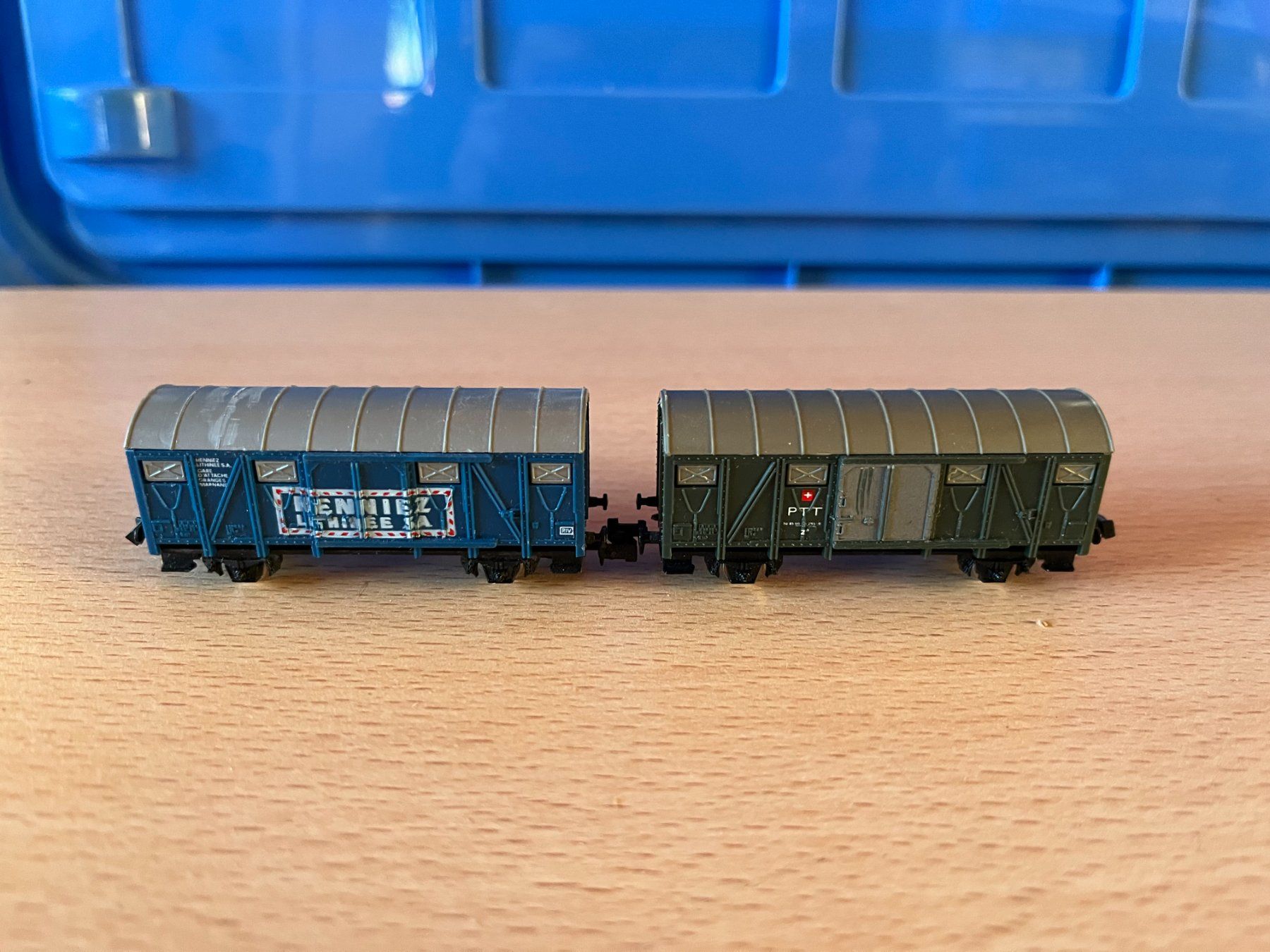 Modellini di ferrovie: Güterwagen PTT und Henniez – Usato da Oberdiessbach venduto da Beat-R 1