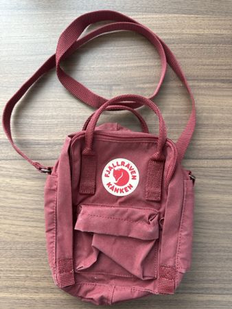 Sac à bandoulière Fjällräven Kånken Mini bordeaux, neuf! (57