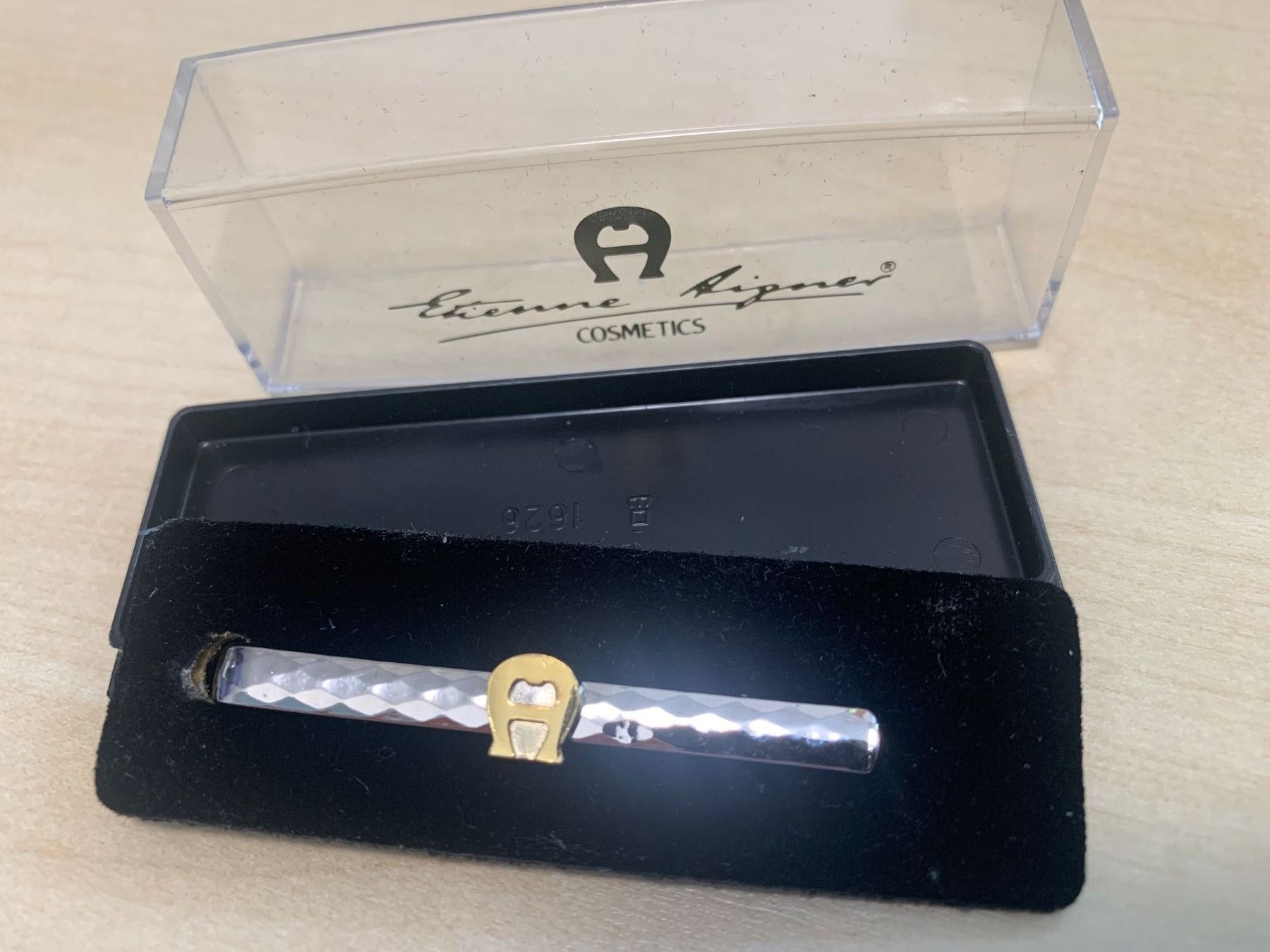 Cravatte: Etienne Eigner Cosmetics Krawattenspange mit Logo – Usato da Langenthal venduto da Brunnbach 1