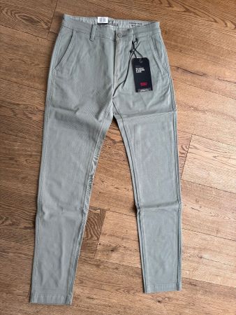 Hose, Levis  **NEU**  30/34 chino