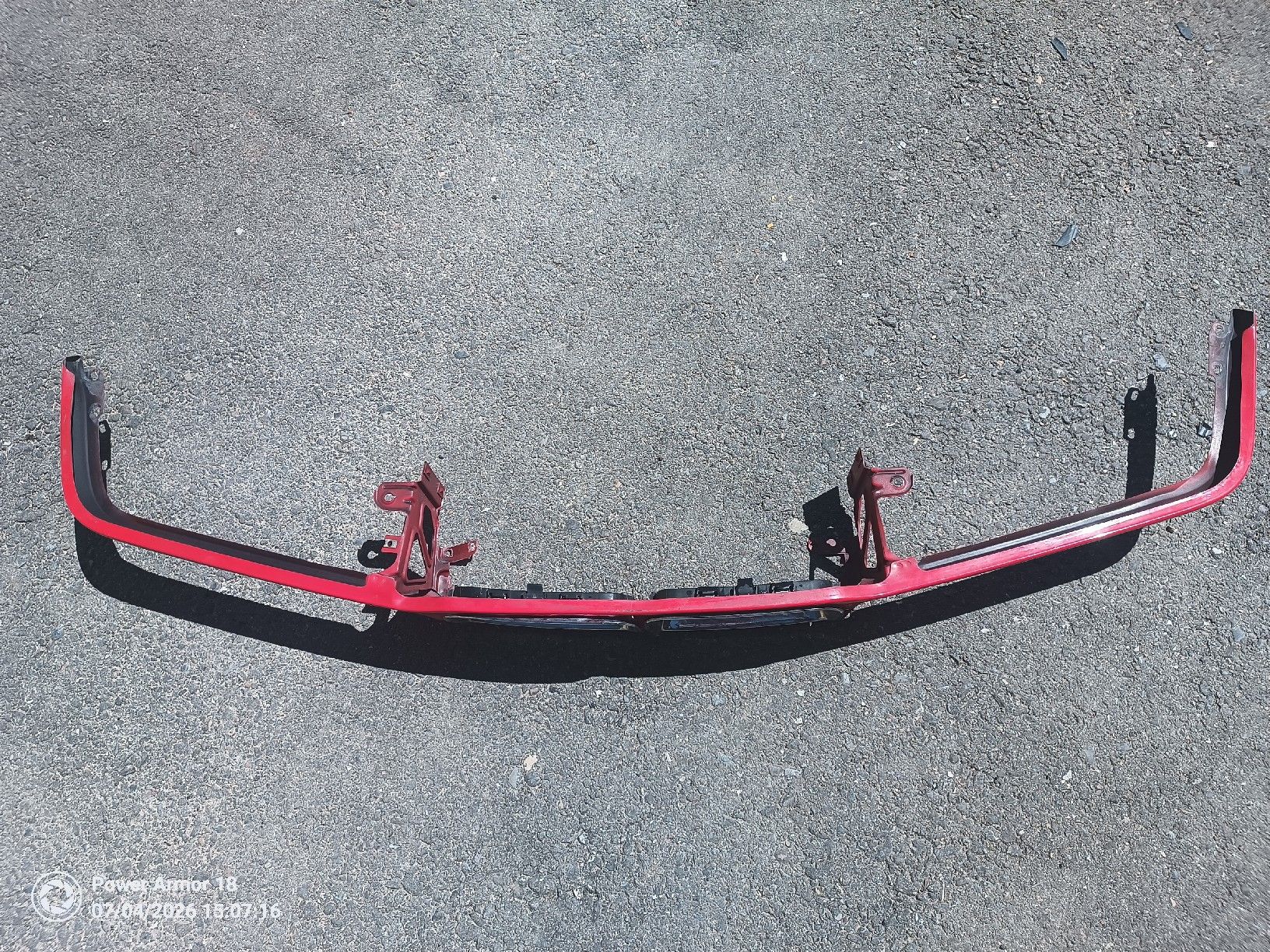 BMW Toutes les pièces auto: Kühlergrill rot BMW E36  – D'occasion à Bargen SH par sti_drf8 1