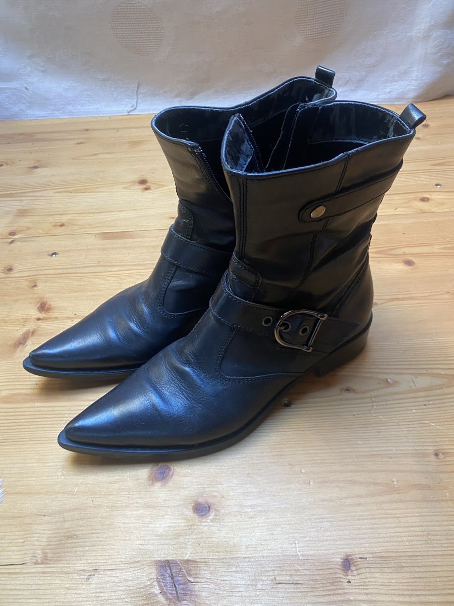 Damenschuhe: Spitzige Stiefel – Gebraucht aus Rehetobel von Norea69 1