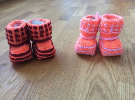 Baby- Söckchen, handgestrickt, neu
